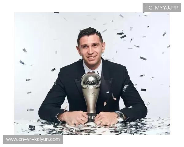 马丁内斯扑救麦克尼尔射门，维拉门神虽败犹荣