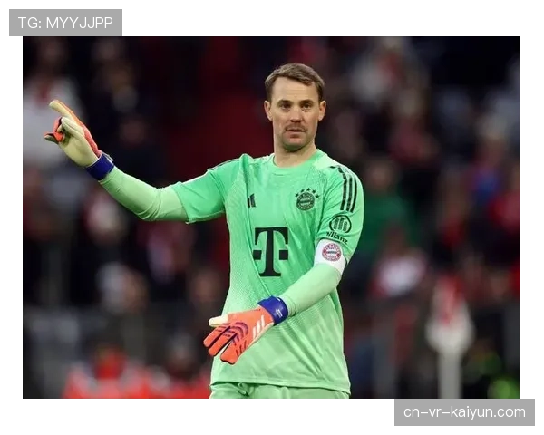 特写：诺伊尔完成职业生涯第300场零封，赛后与整条后防线合影纪念