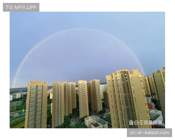 现场镜头：西雅图风暴主场上空惊现双彩虹，比赛短暂中断